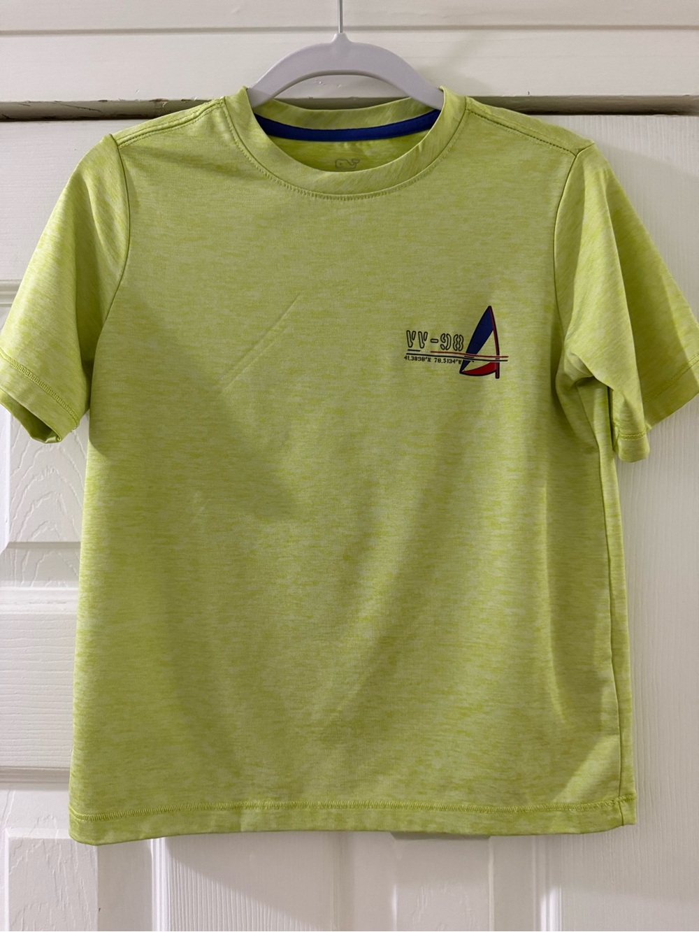 💚 Vineyard Vines Lime Short-Sleeve Tee with Sailboat Graphic 💚